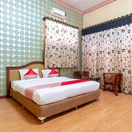 Oyo 2777 Sleepover Sei Serayu Medan Buitenkant foto