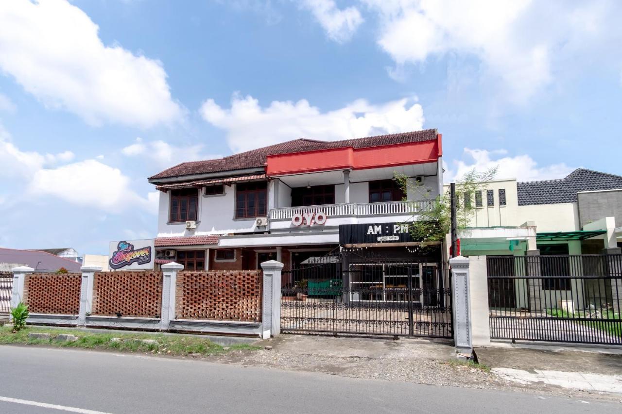 Oyo 2777 Sleepover Sei Serayu Medan Buitenkant foto